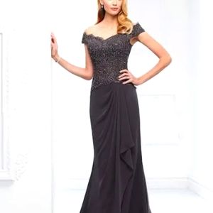 Mother of the Bride Beautiful Gown. Never worn, tags on.